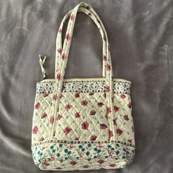 Yellow floral quilted purse - Picture 2 of 10